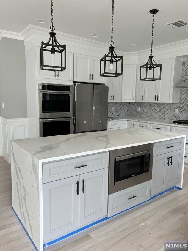 445 Beech Ave, Paramus NJ  07652-5731 exterior