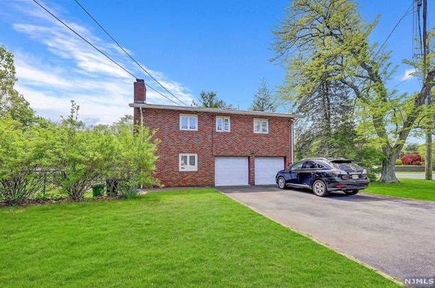 645 Summit St, Englewood, NJ 07632