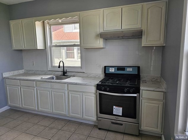 805 Clifton Ave #2nd Floor, Newark, NJ 07104