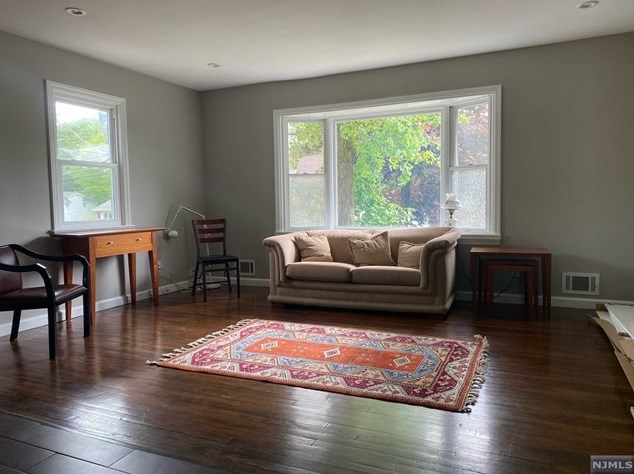 180 W Orchard St, Allendale, NJ 07401