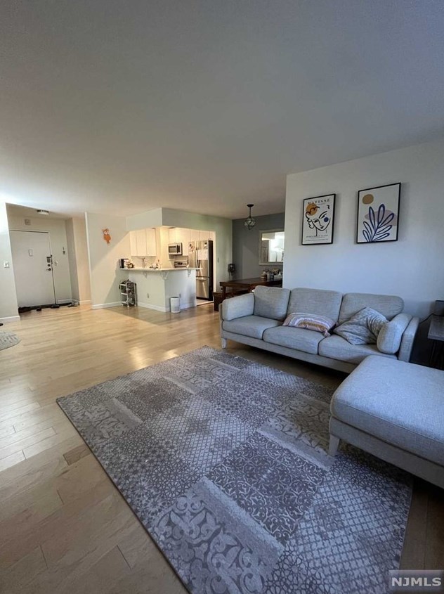 1111 River Rd #f8, Edgewater, NJ 07020