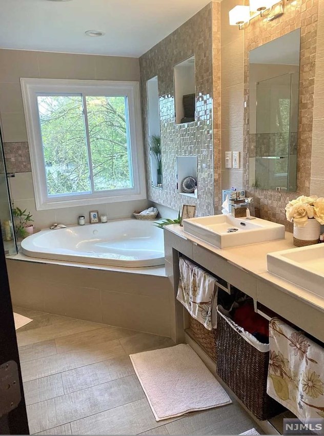 38 Nottingham Rd, Ridgewood, NJ 07452