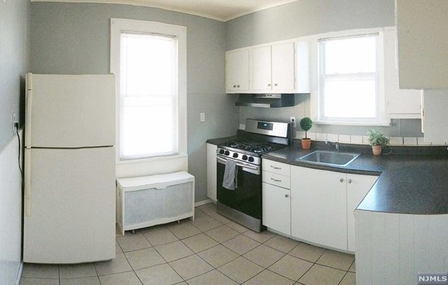 15 Mountain View St #2, Town Center, NJ 07052