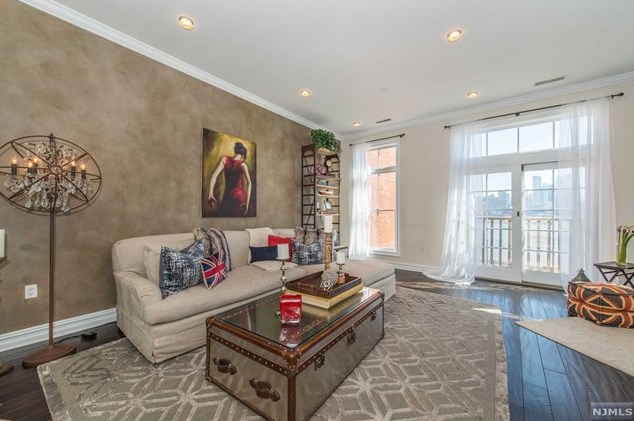 8 Regency Pl # 8, Union City, NJ