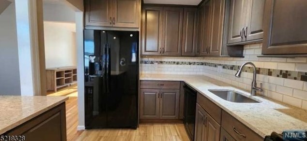 38 Manchester Ct, Wayne NJ  07470-3386 exterior