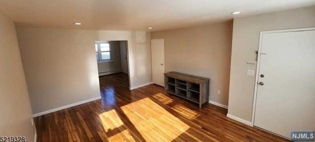 38 Manchester Ct, Wayne, NJ 07470