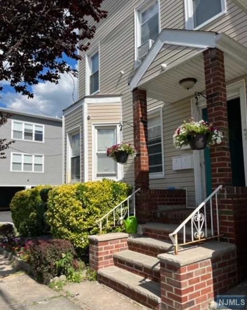 70 Market St #1, Outwater, NJ 07026