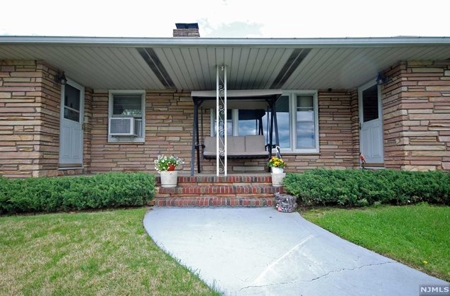 114 Park Row, Wallington, NJ 07057