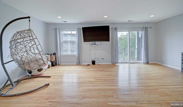 182 Vista Dr, Cedar Knolls, NJ 07927