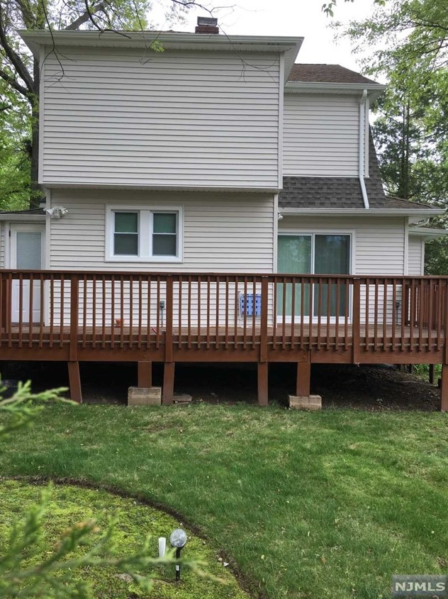 156 Columbus Dr, Tenafly, NJ 07670
