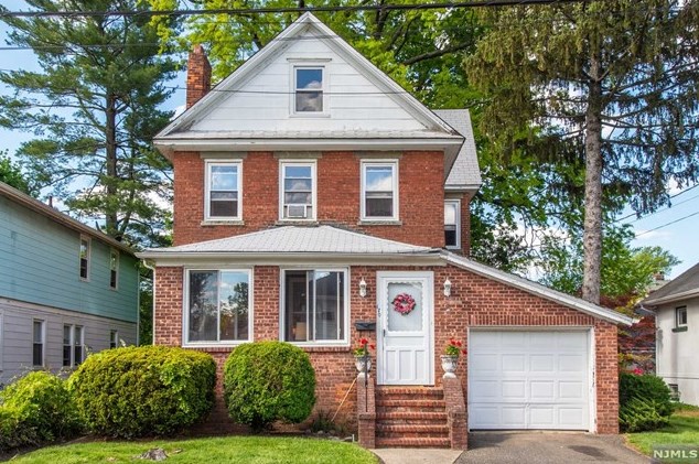 170 W Quackenbush Ave, Dumont, NJ 07628