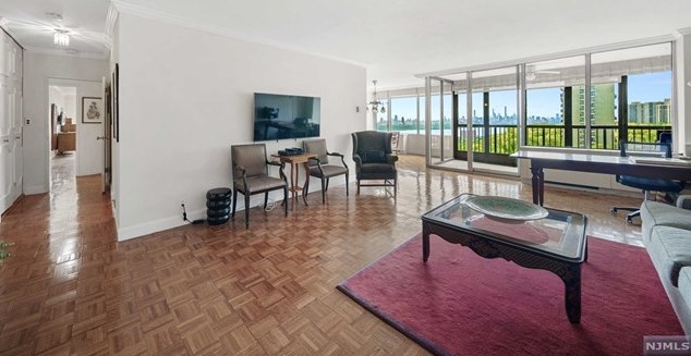 5 Horizon Rd #811, West Fort Lee, NJ 07024