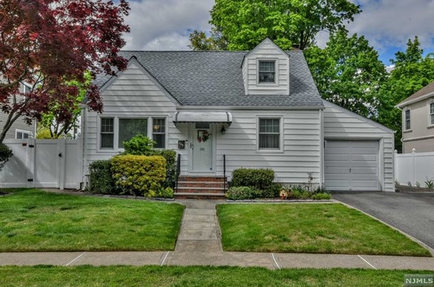 268 Larch Ave, Dumont, NJ 07628