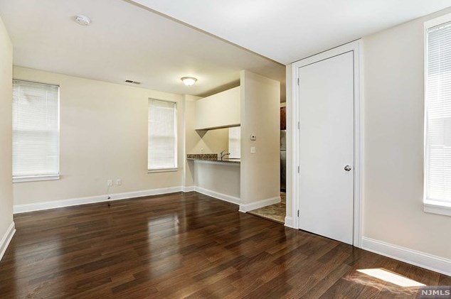 373 Undercliff Ave #7, Edgewater, NJ 07020