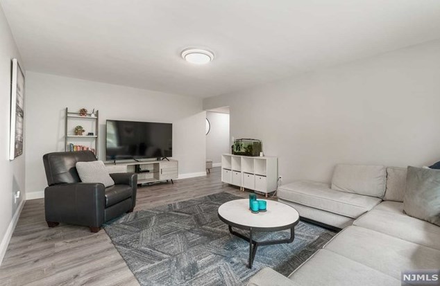 1575 Center Ave #2d, West Fort Lee, NJ 07024