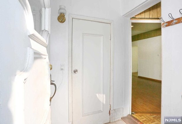 245 E Homestead Ave, Palisades Park, NJ 07650