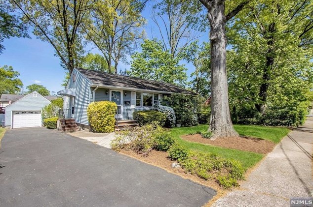 196 Hickory St, Westwood, NJ 07676