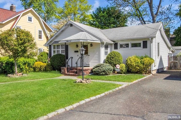 84 Ash St, Westwood, NJ 07675-2834
