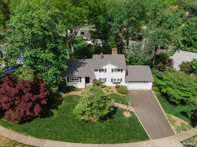 55 Gaynor Pl, Ridgewood, NJ 07452