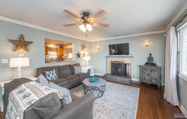 12 Lake Dr E, Wayne, NJ 07470