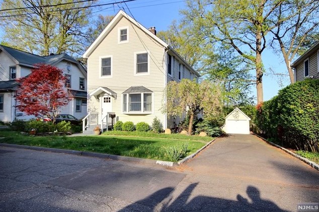 198 9th St, Cresskill, NJ 07626