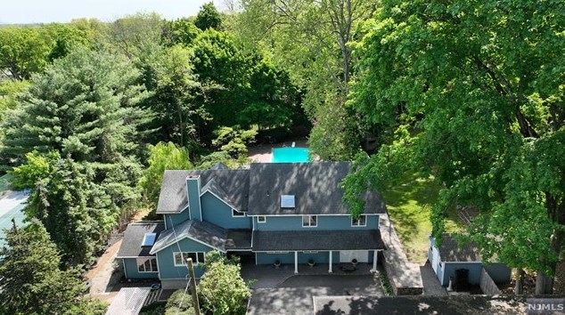 10 Downing St, Ridgewood, NJ 07450