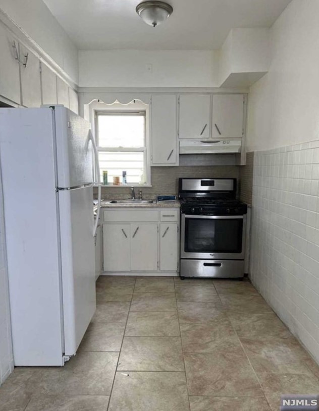 87 Grove St #1, Lodi, NJ 07644