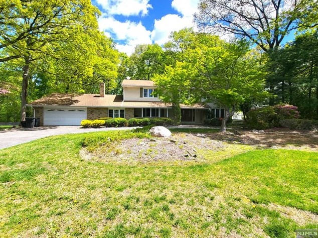 103 Douglas Dr, Westwood, NJ 07676-4503