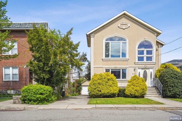 2424 Camner St, West Fort Lee, NJ 07024-3902