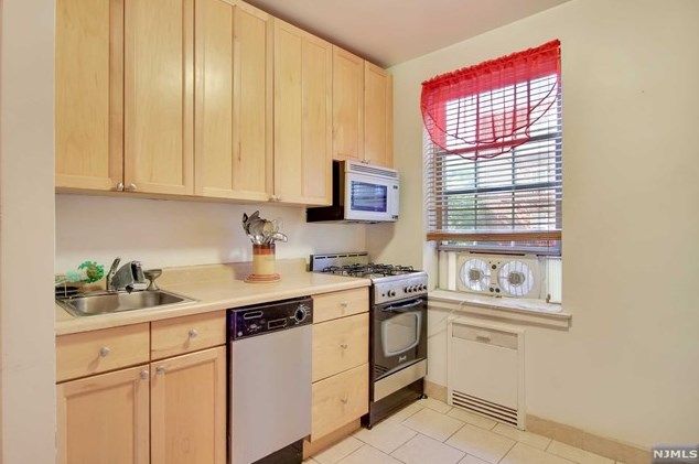 8600 Blvd E #3g, North Bergen, NJ 07047