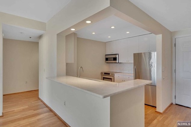2110 City Pl #2110, Edgewater, NJ 07020