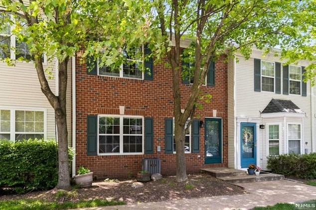 2336 Oliver Ct, Mahwah, NJ 07430