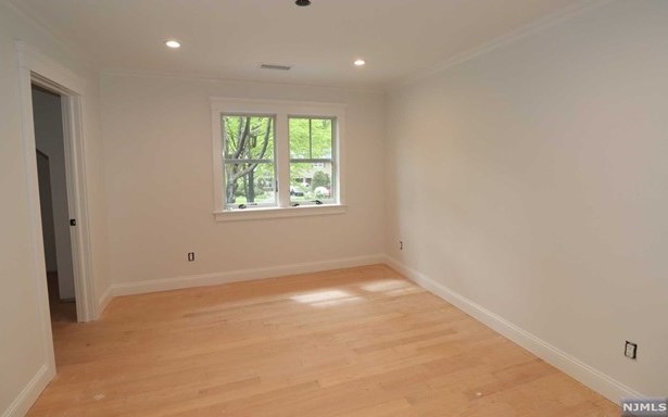 687 Burke St, Township Of Washington NJ  07676-3831 exterior