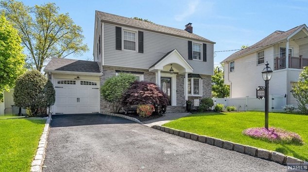588 Clarendon Ct, River Edge, NJ 07661