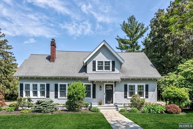 30 Cumberland Rd, Ridgewood, NJ 07452
