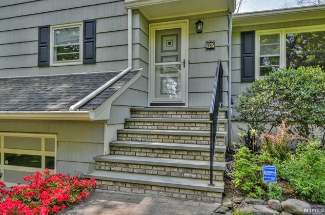 52 Goodviet Pl, Ridgewood, NJ 07452