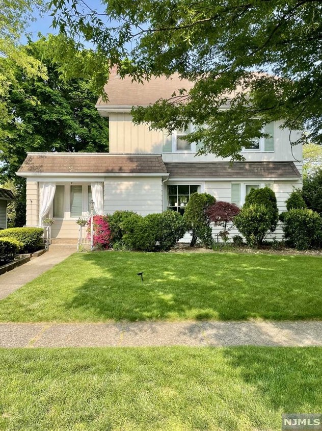 220 Emmett Pl, Ridgewood, NJ 07450