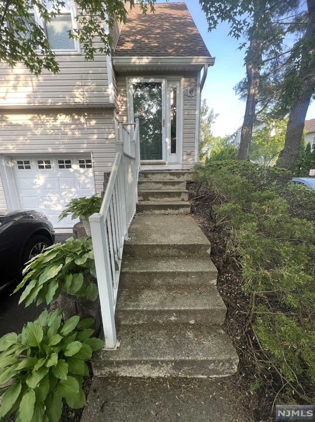 24 Bristol Ct, Lincoln Park, NJ 07035