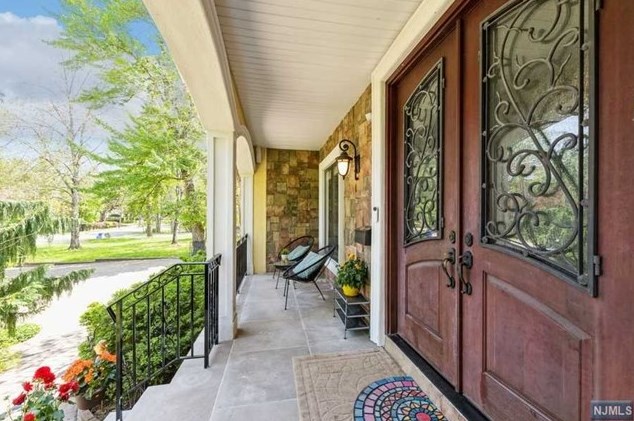 214 Durie Ave, Closter, NJ 07624