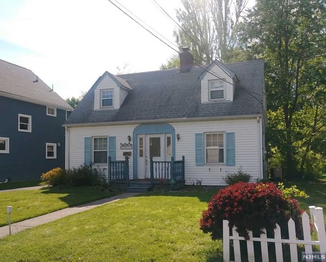 221 Paterson Ave, Midland Pk, NJ 07432-1822