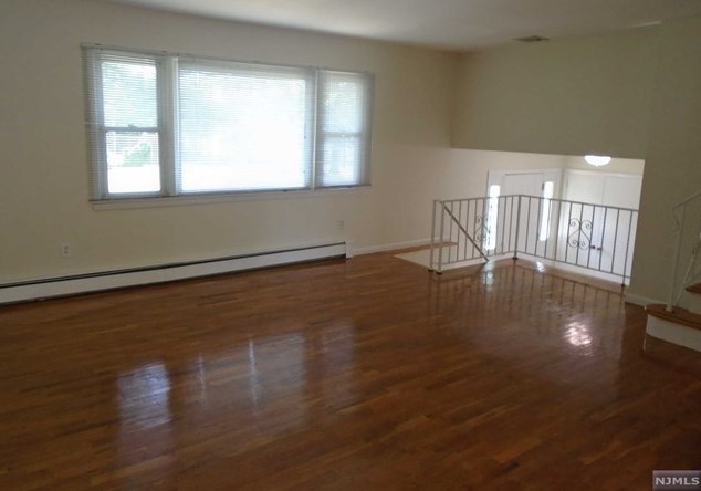 9 Lyle Ave, Tenafly NJ  07670-1914 exterior