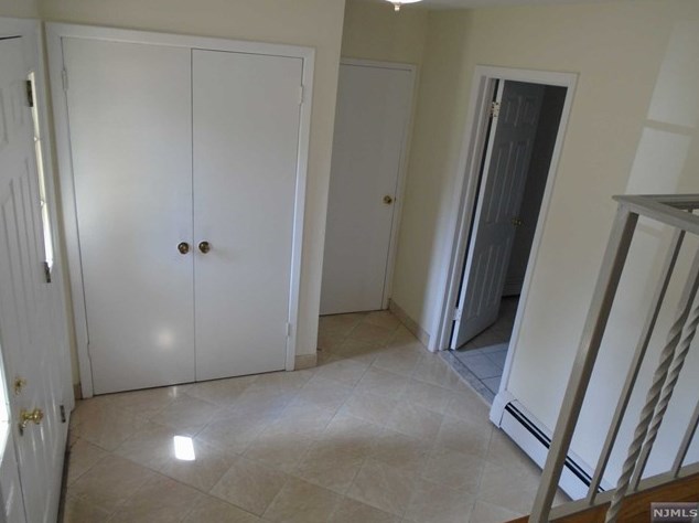 9 N Lyle Ave, Tenafly, NJ 07670