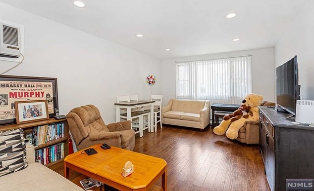 63 Anderson Ave, Wallington, NJ 07057