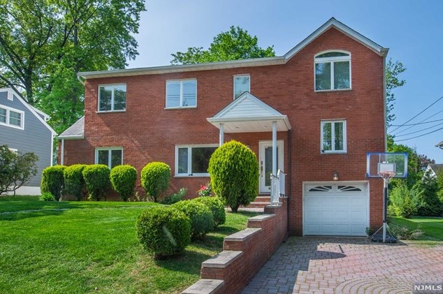 570 Maitland Ave, Teaneck, NJ 07666