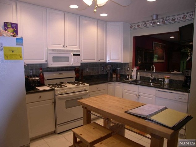 44 Foxwood Square #44, Westwood, NJ 07675