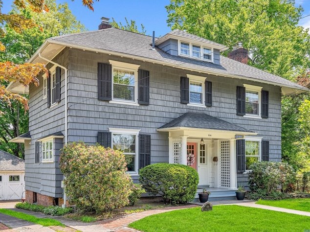 804 Summit Ave, River Edge, NJ 07661