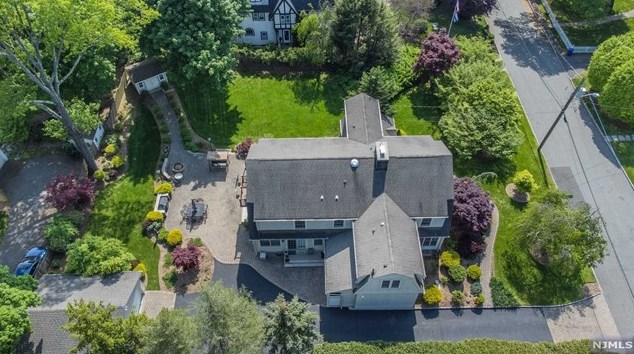 14 Knollwood Ter, West Caldwell, NJ 07006-5809