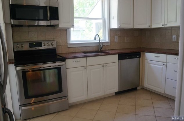 130 Lafayette Ter, Westwood NJ  07675-1914 exterior