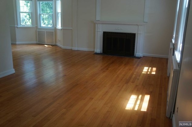 130 Lafayette Ter, Westwood NJ  07675-1914 exterior