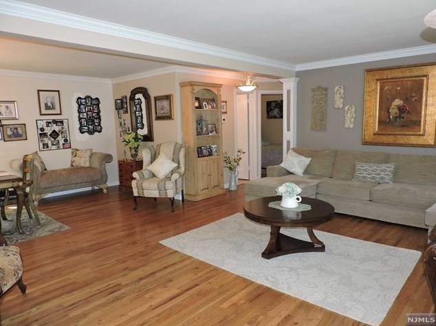 157 Dyer Ave, Emerson, NJ 07630
